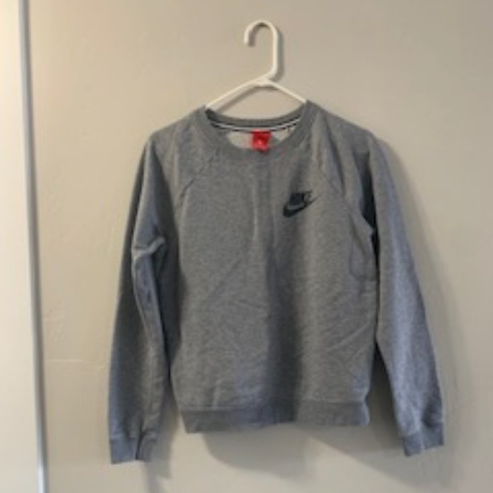 Gray nike crewneck